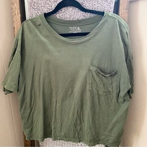 Women’s Time and Tru Green Crop Tee Size XL